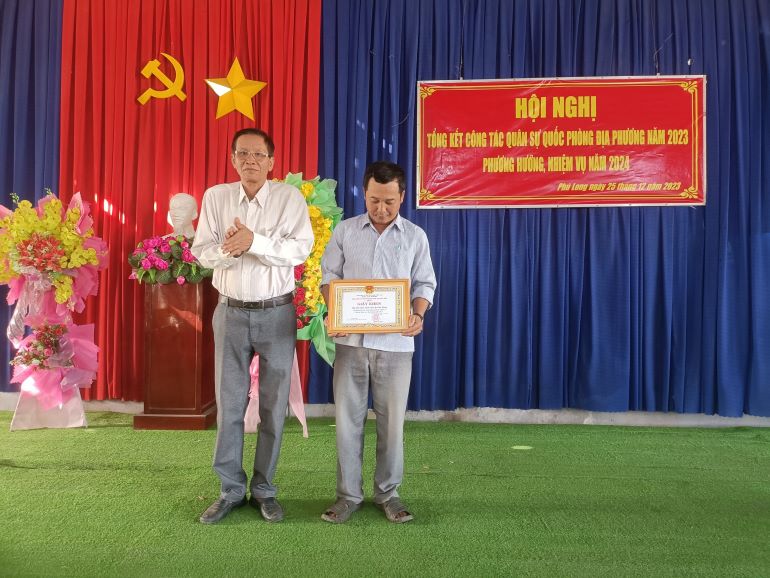 tặng giấy khen