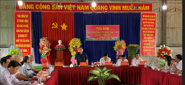 Đồng chí Nguyễn Tấn Phước chủ trì buổi tọa đàm