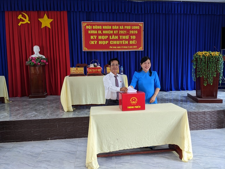 Hội đồng nhân dân xã Phú Long, nhiệm kỳ 2021-2026 tổ chức kỳ họp lần thứ 10(Kỳ họp chuyên đề)